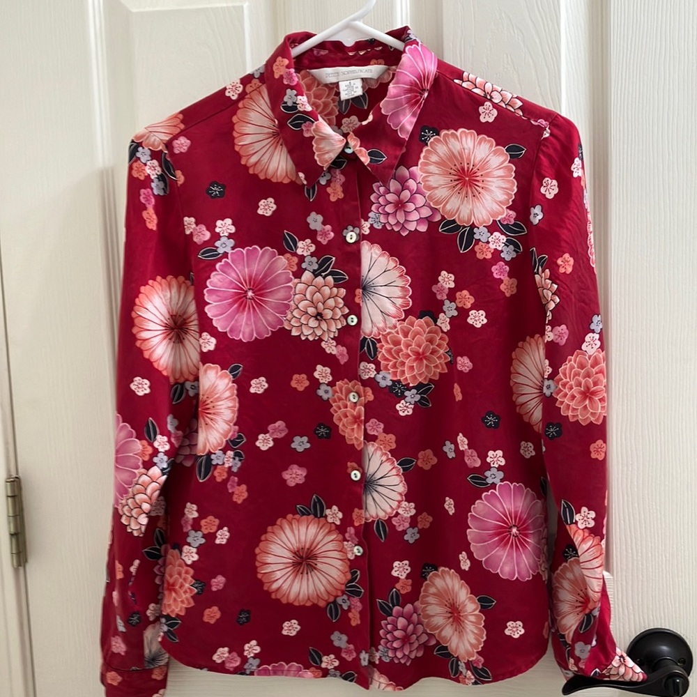 100% Silk. Size 8P Petite Sophisticate blouse